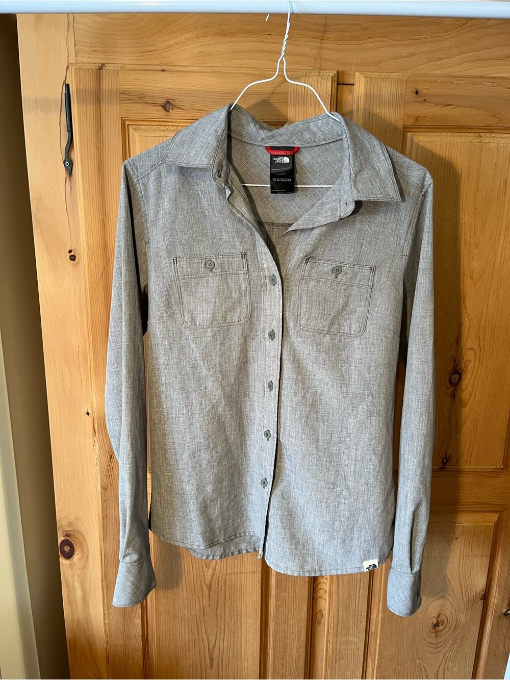 The North Face Gray Button-Front Shirt Women’s x-small